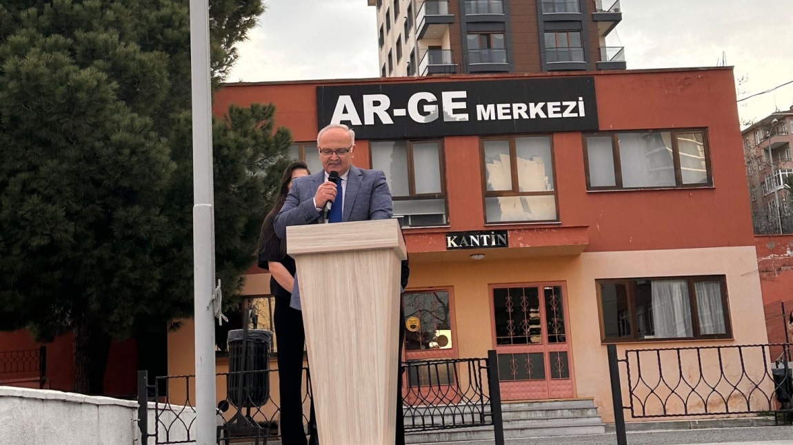 12 Mart İstiklal Marşı'nın kabulü ve Mehmet Akif Ersoy'u Anma Günü okulumuzda düzenlenen törenle ve çeşitli etkinliklerle kutlandı.